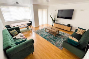 Luxury 4-Bed House in Dagenham, United Kingdom